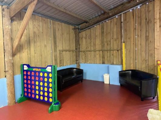 Beautiful Willow Lodge 67-4-6 Persons-Private Hot Tub-Pet Friendly-Tranquil Holiday Away From It All Yet Not Far To St Austell-The Holiday Home Has Two Bedrooms, Living & Dining Area, Equipped Kitchen -Decking-Al Fresco Dining-Fishing Lakes-Pet Frien Grampound Eksteriør billede