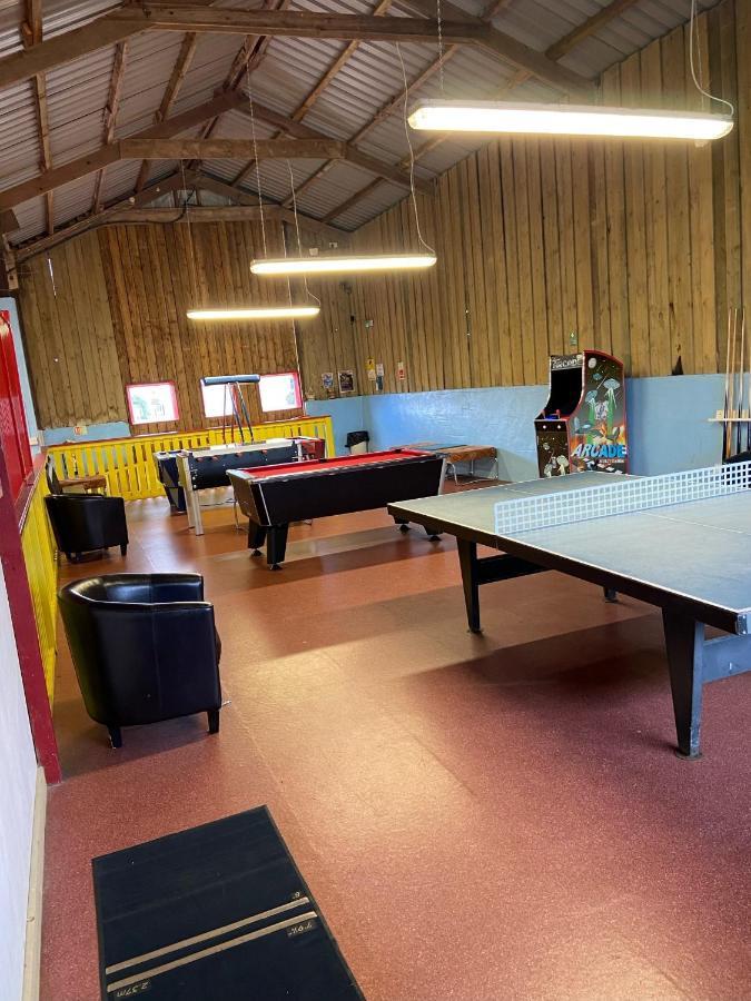 Beautiful Willow Lodge 67-4-6 Persons-Private Hot Tub-Pet Friendly-Tranquil Holiday Away From It All Yet Not Far To St Austell-The Holiday Home Has Two Bedrooms, Living & Dining Area, Equipped Kitchen -Decking-Al Fresco Dining-Fishing Lakes-Pet Frien Grampound Eksteriør billede